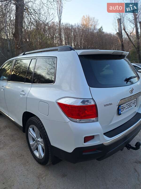 Внедорожник / Кроссовер Toyota Highlander 2011 в Килии