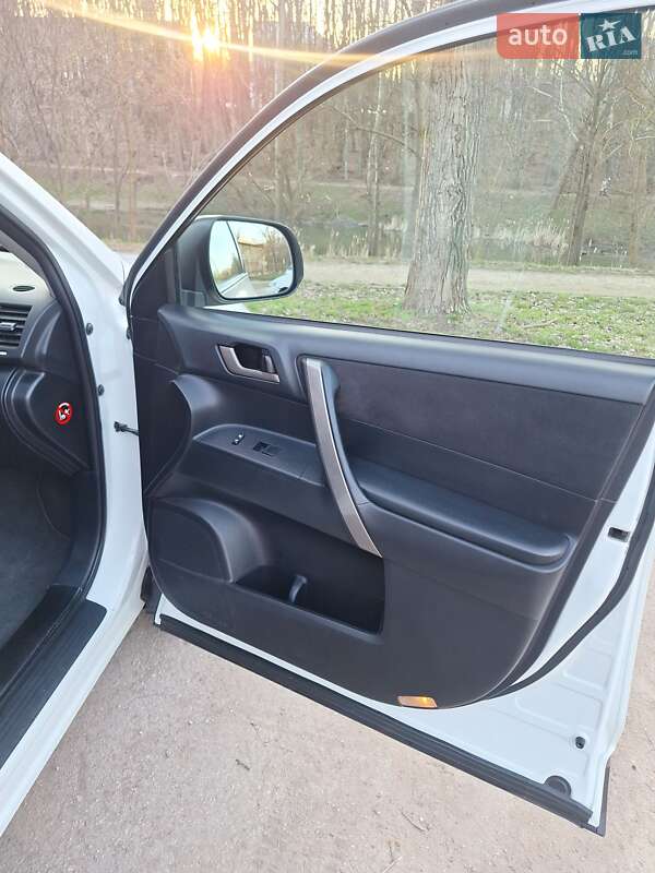 Внедорожник / Кроссовер Toyota Highlander 2011 в Килии