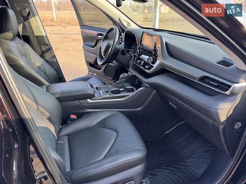 Внедорожник / Кроссовер Toyota Highlander 2020 в Кривом Роге фото 15 Внедорожник / Кроссовер Toyota Highlander 2020 в Кривом Роге