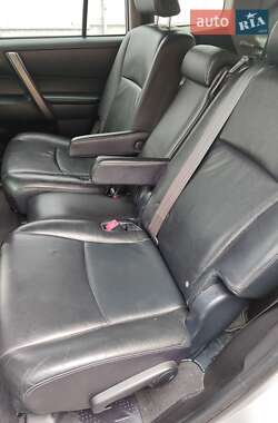 Позашляховик / Кросовер Toyota Highlander 2009 в 