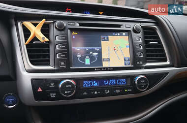 Внедорожник / Кроссовер Toyota Highlander 2017 в 