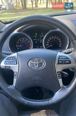 Внедорожник / Кроссовер Toyota Highlander 2011 в 