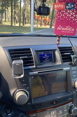 Внедорожник / Кроссовер Toyota Highlander 2011 в 