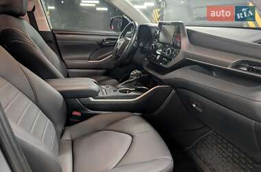 Позашляховик / Кросовер Toyota Highlander 2020 в 