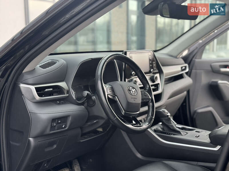 Позашляховик / Кросовер Toyota Highlander 2021 в Тернополі
