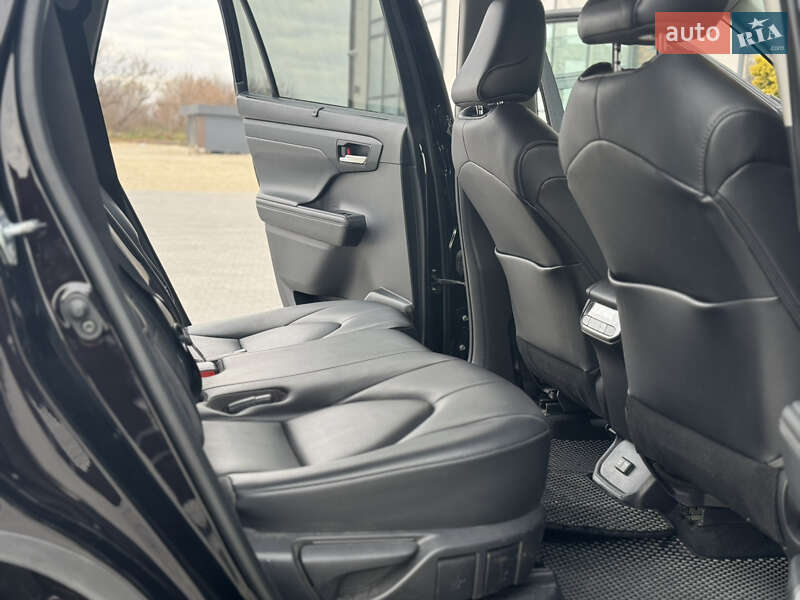 Позашляховик / Кросовер Toyota Highlander 2021 в Тернополі