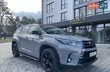 Внедорожник / Кроссовер Toyota Highlander 2017 в 