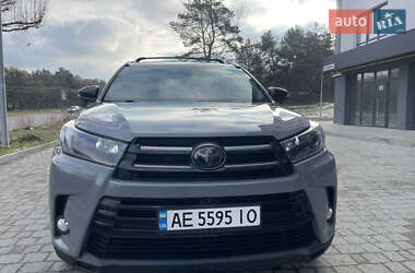Внедорожник / Кроссовер Toyota Highlander 2017 в 