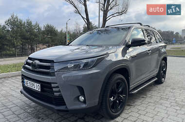 Внедорожник / Кроссовер Toyota Highlander 2017 в 