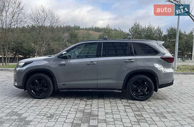 Внедорожник / Кроссовер Toyota Highlander 2017 в 