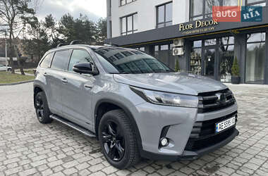 Внедорожник / Кроссовер Toyota Highlander 2017 в 