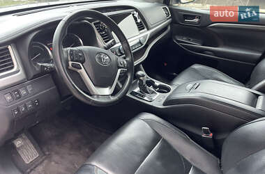 Внедорожник / Кроссовер Toyota Highlander 2017 в 