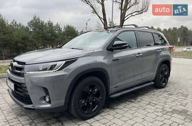 Внедорожник / Кроссовер Toyota Highlander 2017 в 