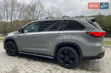 Внедорожник / Кроссовер Toyota Highlander 2017 в 