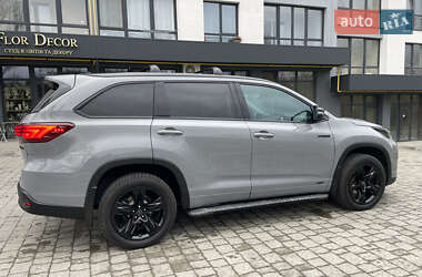 Внедорожник / Кроссовер Toyota Highlander 2017 в 