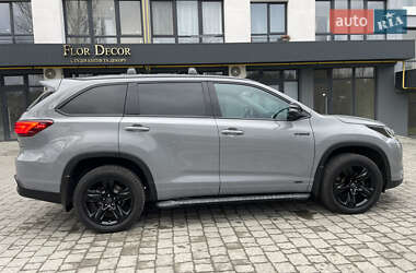 Внедорожник / Кроссовер Toyota Highlander 2017 в 