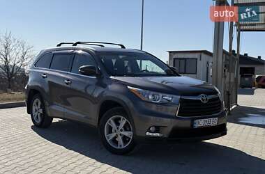 Внедорожник / Кроссовер Toyota Highlander 2014 в 