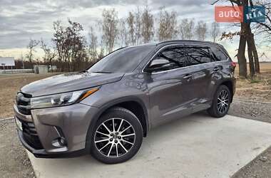 Внедорожник / Кроссовер Toyota Highlander 2017 в 