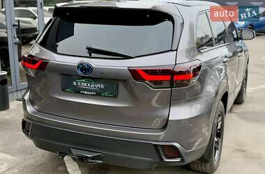 Внедорожник / Кроссовер Toyota Highlander 2019 в 