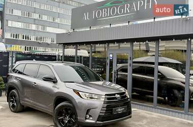 Внедорожник / Кроссовер Toyota Highlander 2019 в 