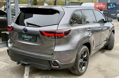Внедорожник / Кроссовер Toyota Highlander 2019 в 