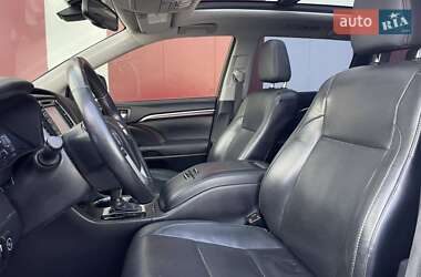 Внедорожник / Кроссовер Toyota Highlander 2015 в 