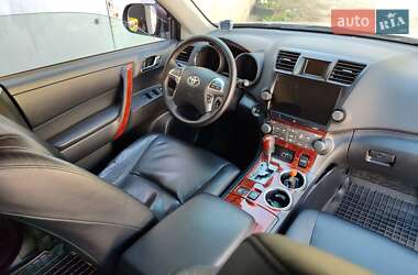 Внедорожник / Кроссовер Toyota Highlander 2011 в 