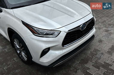 Внедорожник / Кроссовер Toyota Highlander 2020 в 
