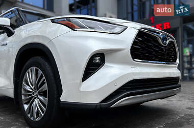 Внедорожник / Кроссовер Toyota Highlander 2020 в 