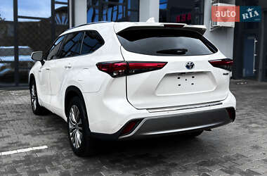 Внедорожник / Кроссовер Toyota Highlander 2020 в 