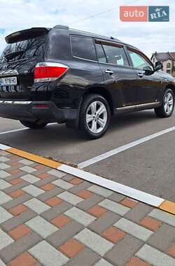 Внедорожник / Кроссовер Toyota Highlander 2011 в 
