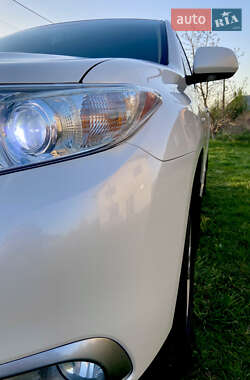 Позашляховик / Кросовер Toyota Highlander 2011 в 