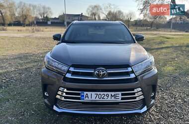 Позашляховик / Кросовер Toyota Highlander 2017 в 