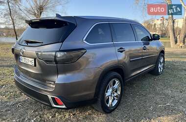 Позашляховик / Кросовер Toyota Highlander 2017 в 