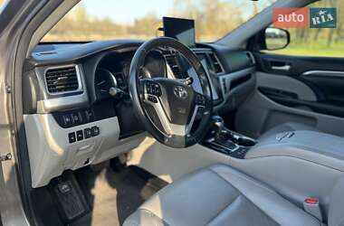 Позашляховик / Кросовер Toyota Highlander 2017 в 