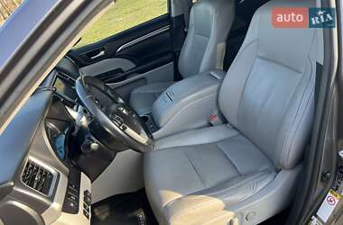 Позашляховик / Кросовер Toyota Highlander 2017 в 