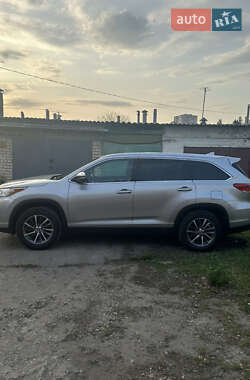 Внедорожник / Кроссовер Toyota Highlander 2019 в 