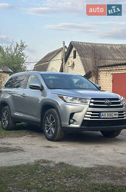Внедорожник / Кроссовер Toyota Highlander 2019 в 