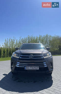 Внедорожник / Кроссовер Toyota Highlander 2015 в 
