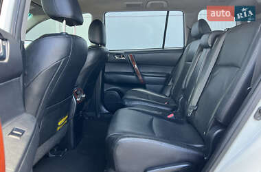 Позашляховик / Кросовер Toyota Highlander 2010 в 