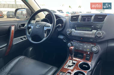 Позашляховик / Кросовер Toyota Highlander 2010 в 