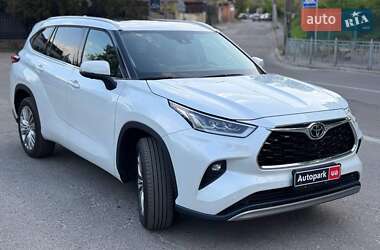 Позашляховик / Кросовер Toyota Highlander 2024 в 