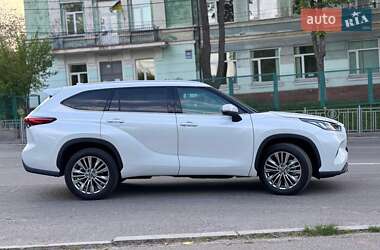 Позашляховик / Кросовер Toyota Highlander 2024 в 