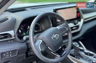 Позашляховик / Кросовер Toyota Highlander 2024 в 
