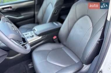 Позашляховик / Кросовер Toyota Highlander 2024 в 