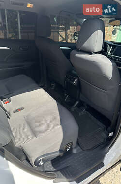 Внедорожник / Кроссовер Toyota Highlander 2019 в 