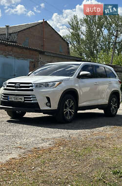 Внедорожник / Кроссовер Toyota Highlander 2019 в 