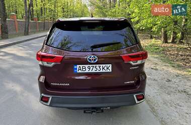 Позашляховик / Кросовер Toyota Highlander 2017 в 