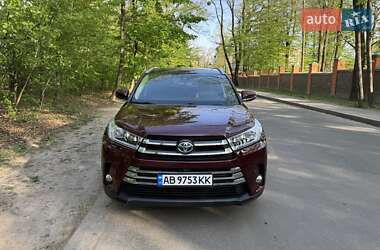 Позашляховик / Кросовер Toyota Highlander 2017 в 