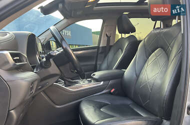 Внедорожник / Кроссовер Toyota Highlander 2020 в 